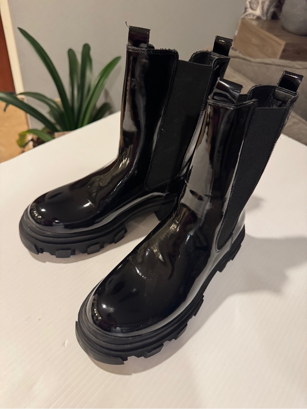 DREAM PAIRS DMB212 Black Patent Chunky Platform Chelsea Boots – Women’s Size 8.”